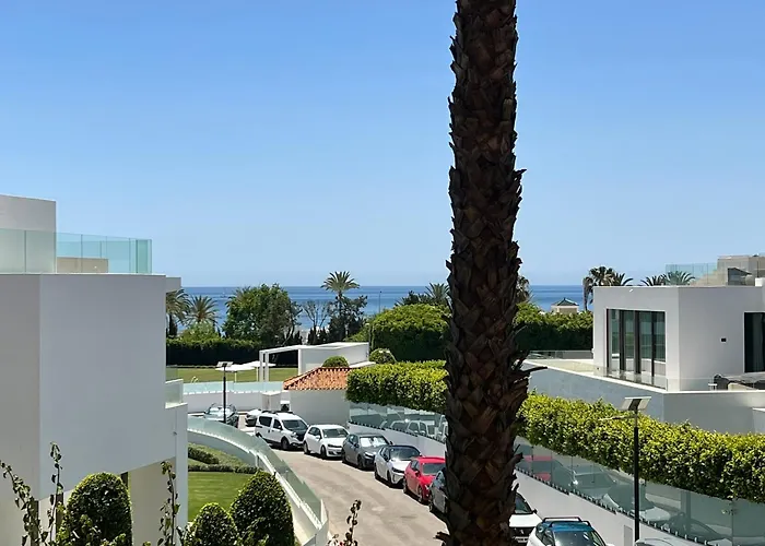 Golden Mile Oasis With Pool & Gym Apartmán *